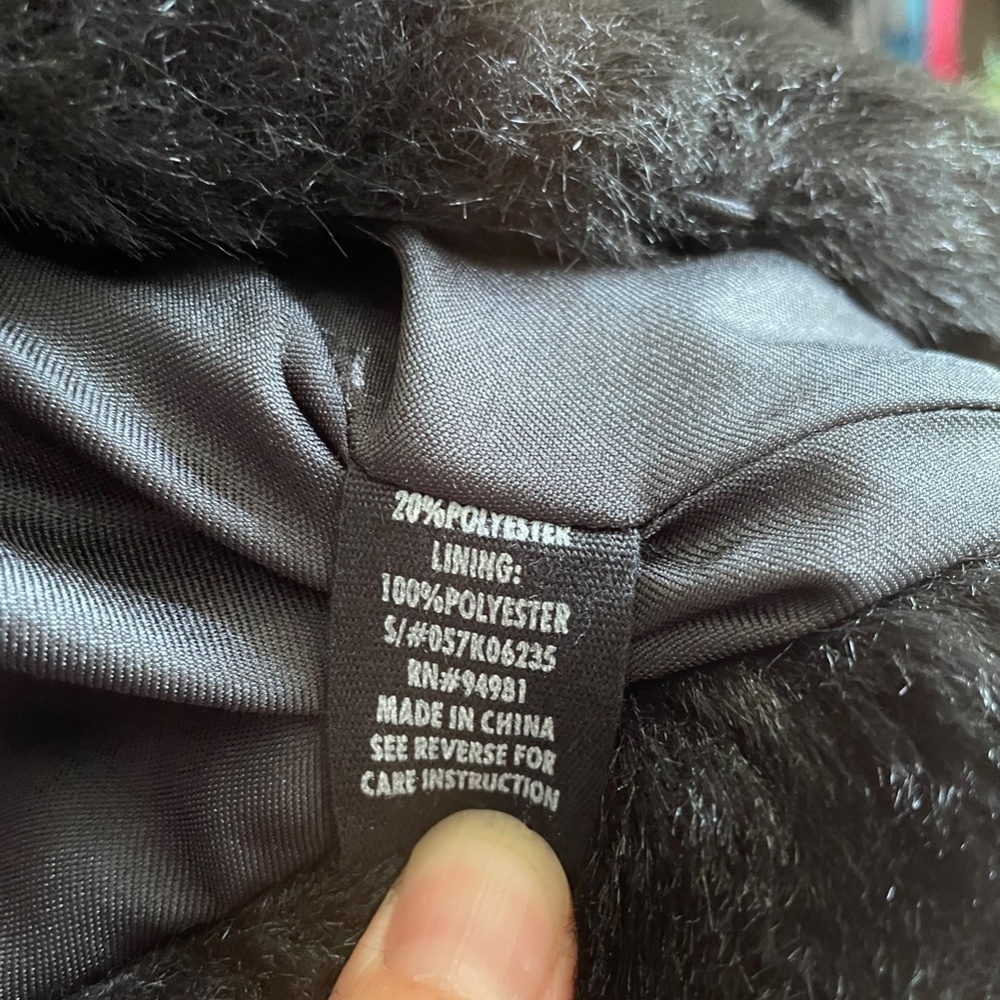 Black Faux Fur Shrug Size Small - Picture 6 of 6